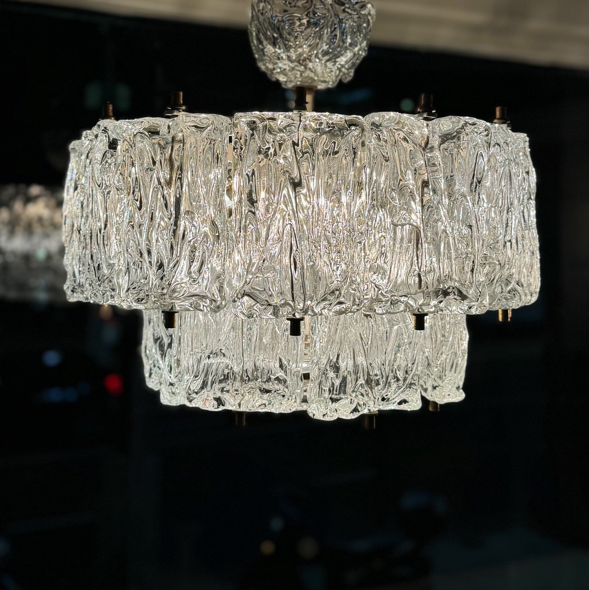 BAROVIER & TOSO ◇ Murano glass Mid-Century Hand-Blown Murano Glass Six Arm Chandelier by