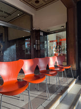 Load image into Gallery viewer, FRITZ HANSEN / Series 7 Chairs by Arne Jacobsen