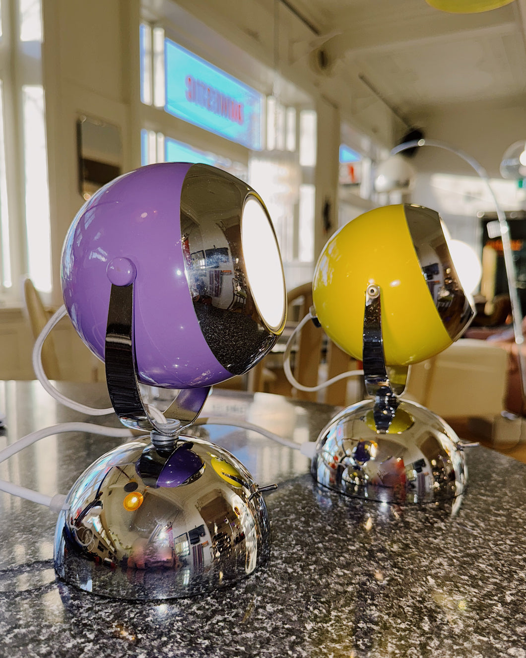 SPACE AGE / 1960s Eyeball Lamp - Purple