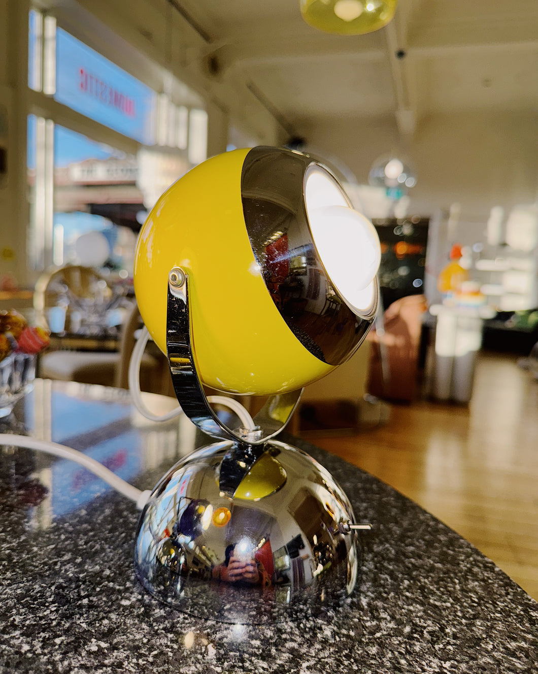 SPACE AGE / 1960s Eyeball Lamp