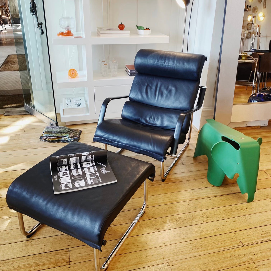 YRJÖ KUKKAPURO / 1970’s Remmi Black Leather Lounge chair + Ottoman