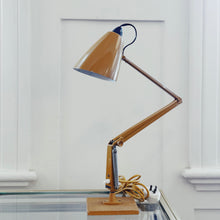 Load image into Gallery viewer, PLANET / Studio K Desk Lamp - Brioche

