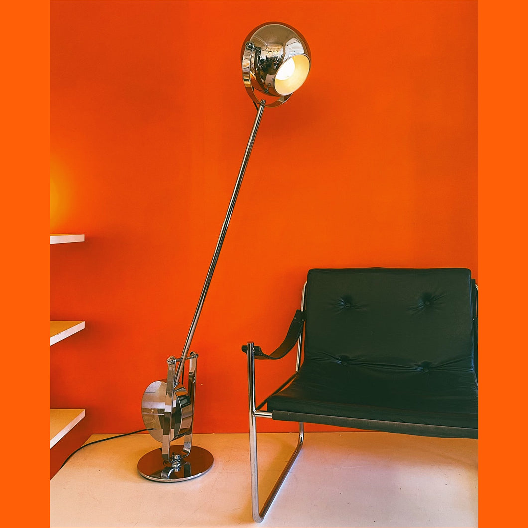 VINTAGE ITALIA/ 1970s Oversized Pendulum Eyeball Lamp
