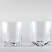 Load image into Gallery viewer, MAARTEN BAPTIST / Wavy Crystal Whiskey Glasses
