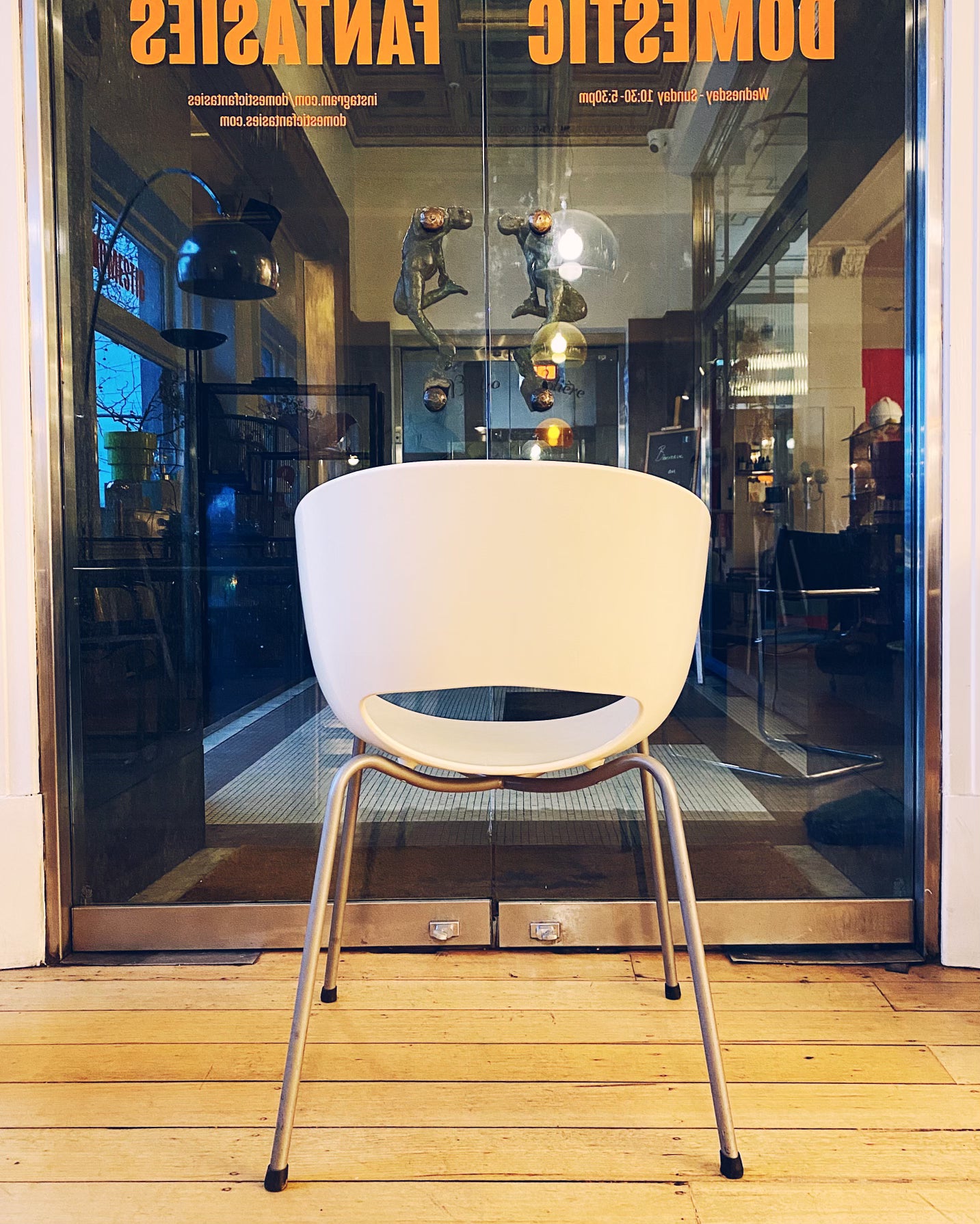 SINTESI / Large Orbit Chairs in White by Cantarutti – Domestic