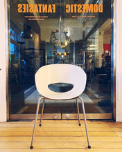Load image into Gallery viewer, SINTESI / Large Orbit Chairs in White by Cantarutti
