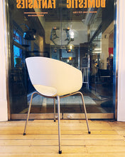 Load image into Gallery viewer, SINTESI / Large Orbit Chairs in White by Cantarutti
