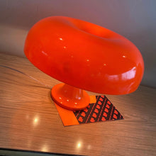 Load image into Gallery viewer, FANTASY #246 / Artemide / Nessino table lamp
