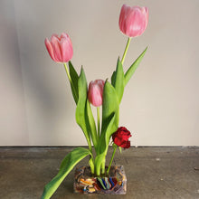 Load image into Gallery viewer, DOMESTIC FANTASIES /Ikebana Resin Vessel / Fete Floss Pink
