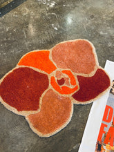 Load image into Gallery viewer, BEVERLY / Summer Orchid Handtufted Rug
