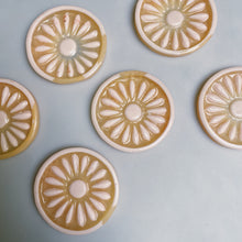 Load image into Gallery viewer, BEVERLY / Daisy Coaster / Blush
