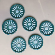 Load image into Gallery viewer, BEVERLY / Daisy Coaster / Teal
